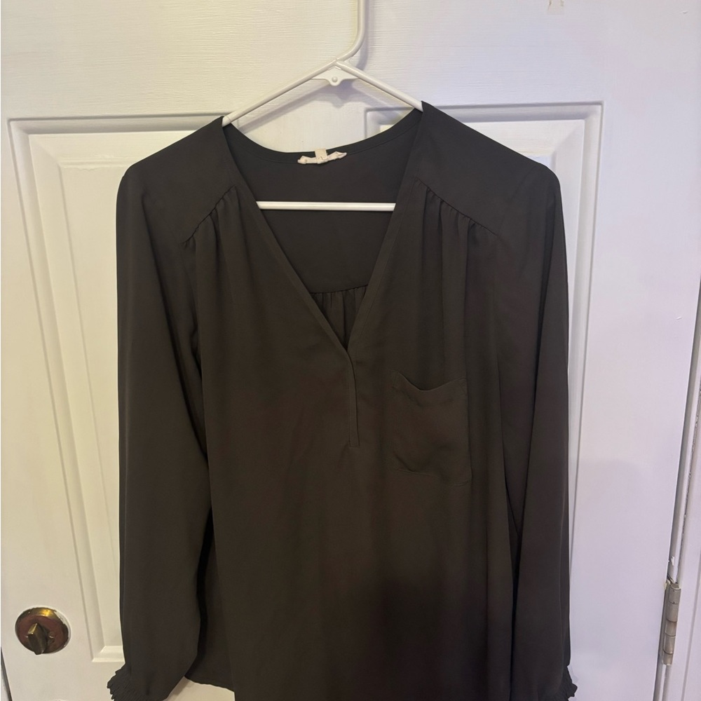 Pleione Army Green V-Neck Long-Sleeve Blouse